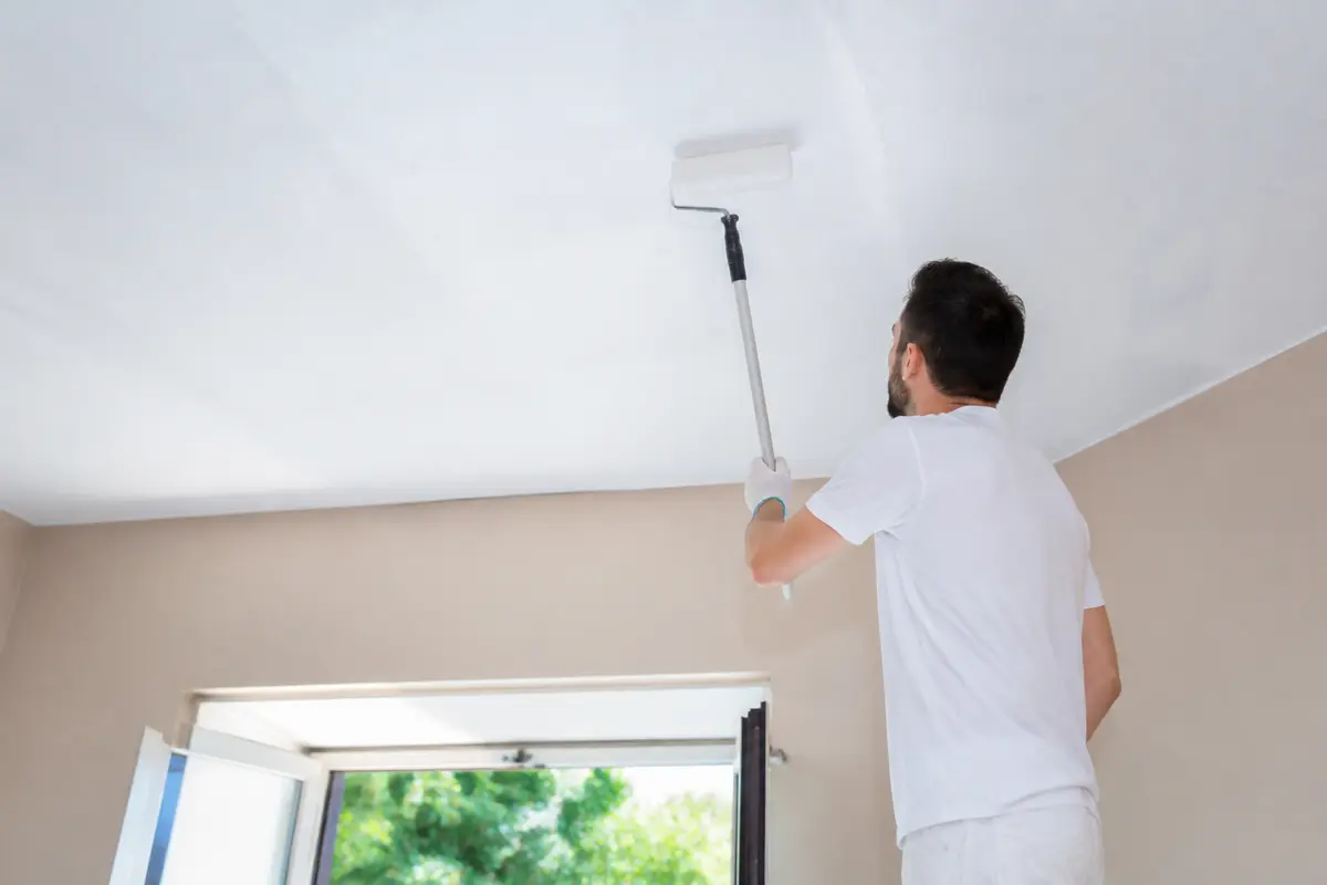 Peinture plafond sans trace : astuces pour un résultat parfait